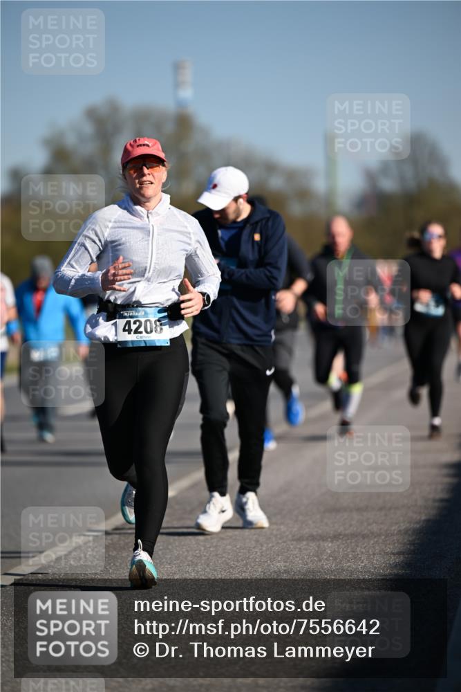 06.04.2025 - 44. Internationalen Wilhelmsburger Insellauf Dr. Thomas Lammeyer http://msf.ph/oto/7556642 06.04.2025 09:32:35 Laufen 4208 meine-sportfotos.de