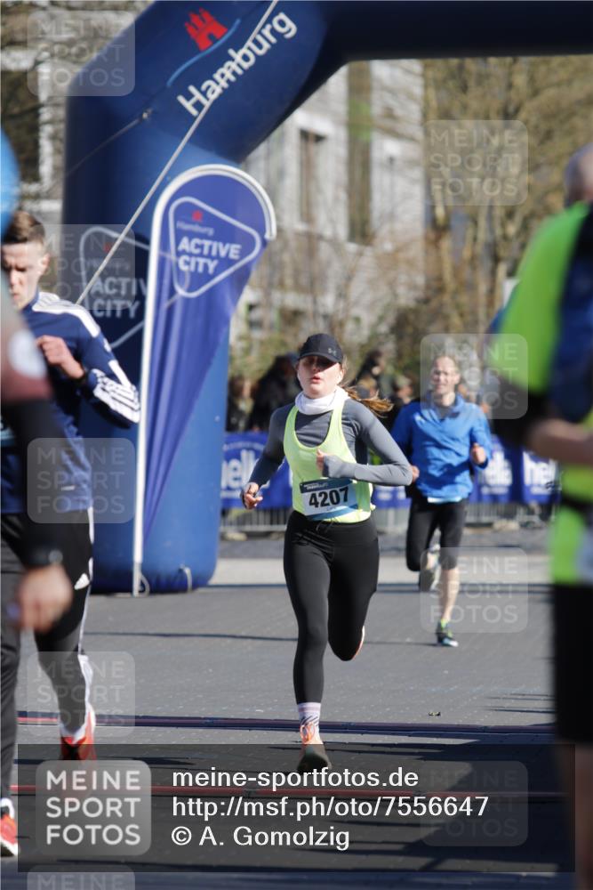 06.04.2025 - 44. Internationalen Wilhelmsburger Insellauf A. Gomolzig http://msf.ph/oto/7556647 06.04.2025 10:27:22 Ziel 3181, 3343, 3344, 3610, 4203, 4207, 4259, 4553, 5032 meine-sportfotos.de