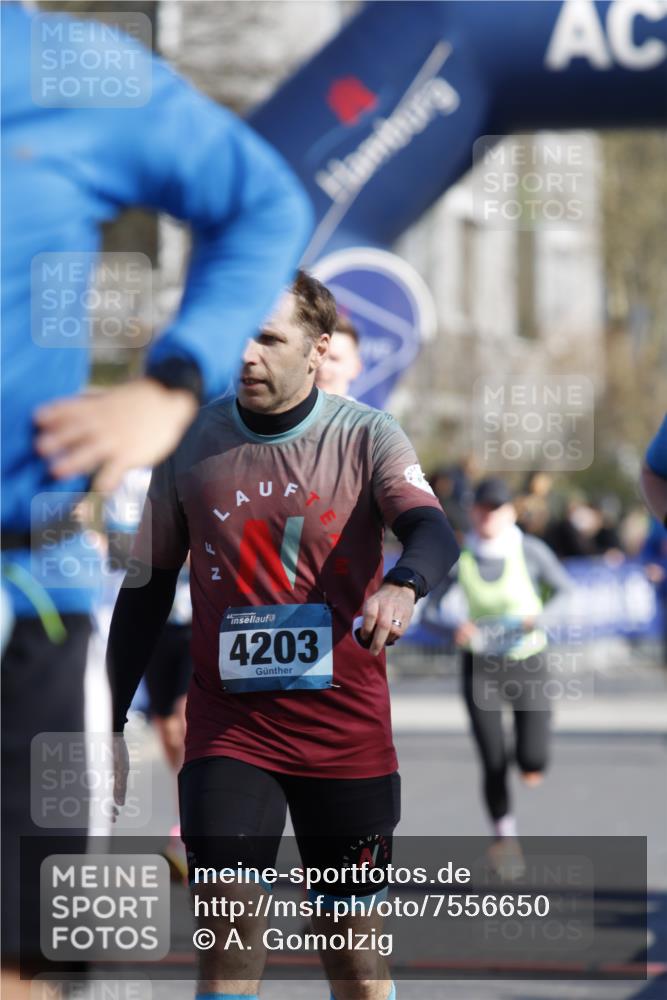 06.04.2025 - 44. Internationalen Wilhelmsburger Insellauf A. Gomolzig http://msf.ph/oto/7556650 06.04.2025 10:27:21 Ziel 3181, 3343, 3344, 3610, 4203, 4259, 4553, 5032 meine-sportfotos.de