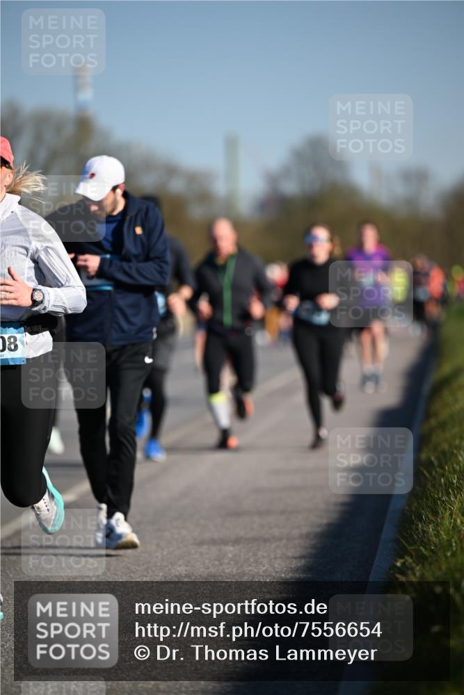 06.04.2025 - 44. Internationalen Wilhelmsburger Insellauf Dr. Thomas Lammeyer http://msf.ph/oto/7556654 06.04.2025 09:32:35 Laufen 08 meine-sportfotos.de