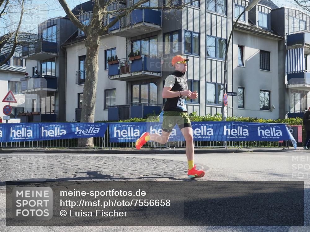 06.04.2025 - 44. Internationalen Wilhelmsburger Insellauf Luisa Fischer http://msf.ph/oto/7556658 06.04.2025 10:11:47 Ziel 32 meine-sportfotos.de
