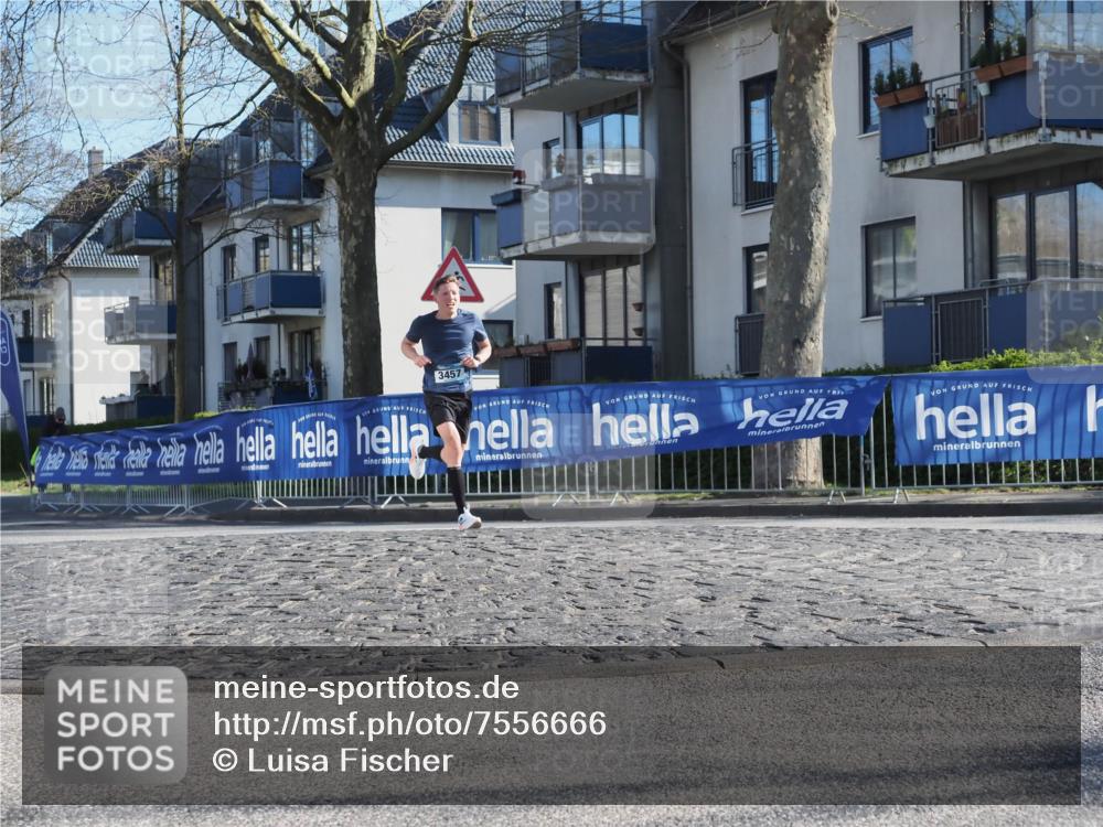 06.04.2025 - 44. Internationalen Wilhelmsburger Insellauf Luisa Fischer http://msf.ph/oto/7556666 06.04.2025 10:11:59 Ziel 3457 meine-sportfotos.de