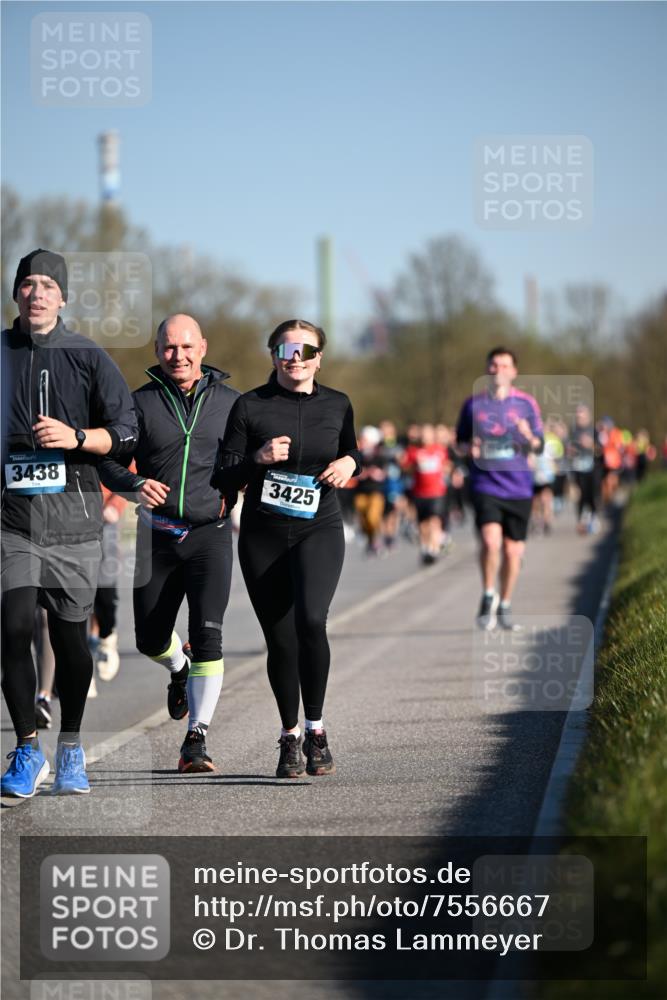 06.04.2025 - 44. Internationalen Wilhelmsburger Insellauf Dr. Thomas Lammeyer http://msf.ph/oto/7556667 06.04.2025 09:32:38 Laufen 3438, 3425 meine-sportfotos.de