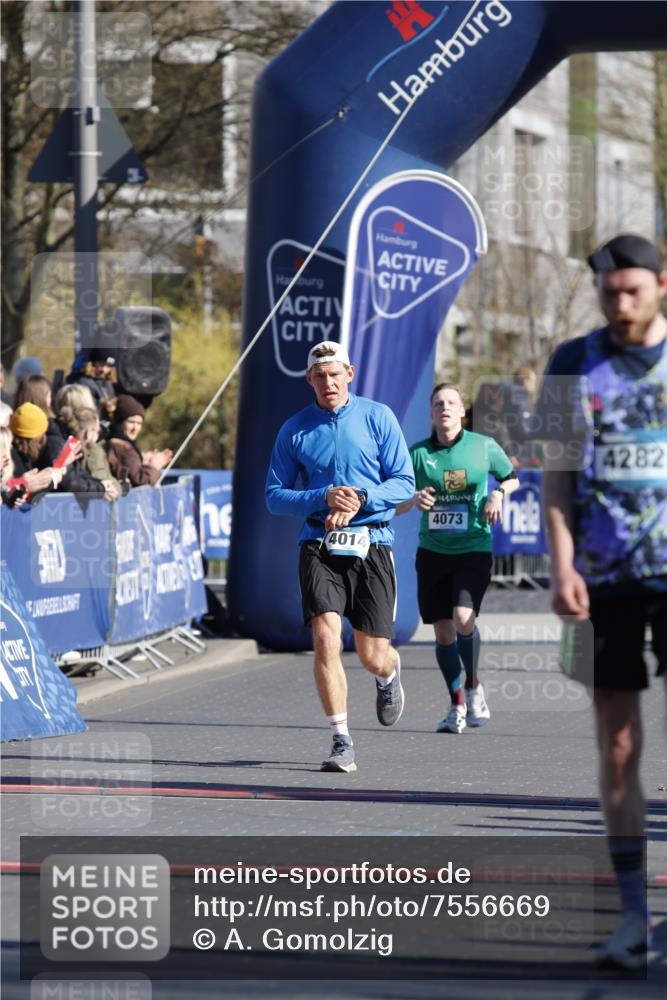 06.04.2025 - 44. Internationalen Wilhelmsburger Insellauf A. Gomolzig http://msf.ph/oto/7556669 06.04.2025 10:26:58 Ziel 3099, 4282, 4327, 4516 meine-sportfotos.de