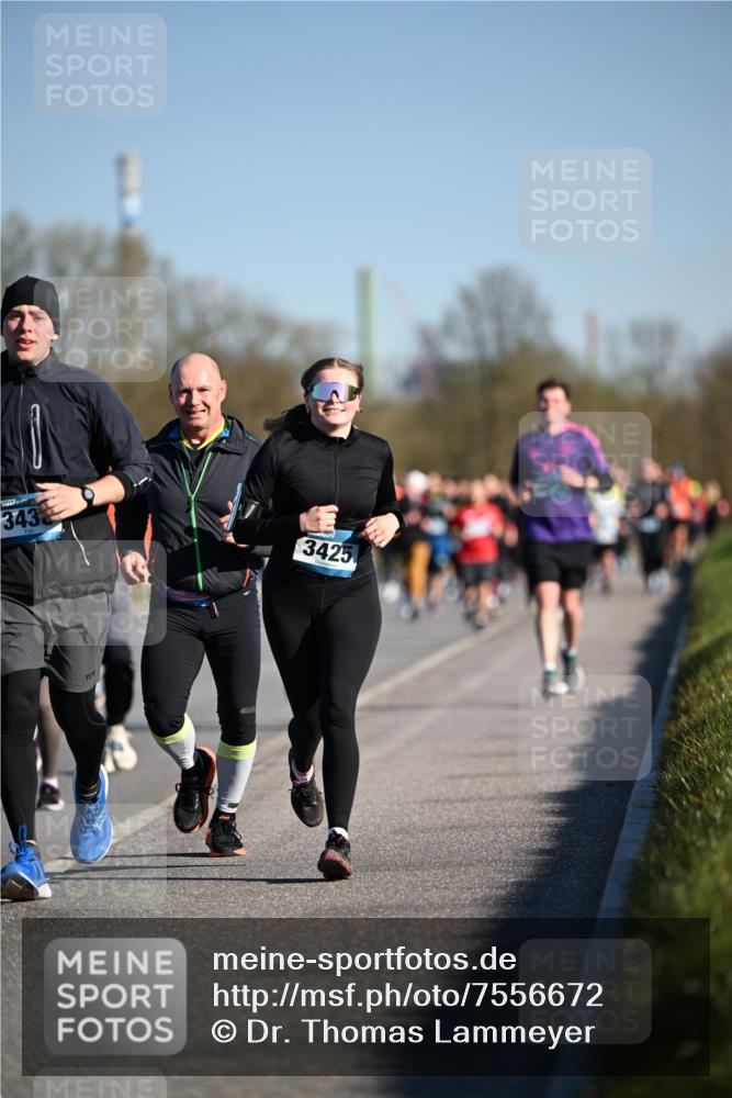 06.04.2025 - 44. Internationalen Wilhelmsburger Insellauf Dr. Thomas Lammeyer http://msf.ph/oto/7556672 06.04.2025 09:32:38 Laufen 343, 3425 meine-sportfotos.de