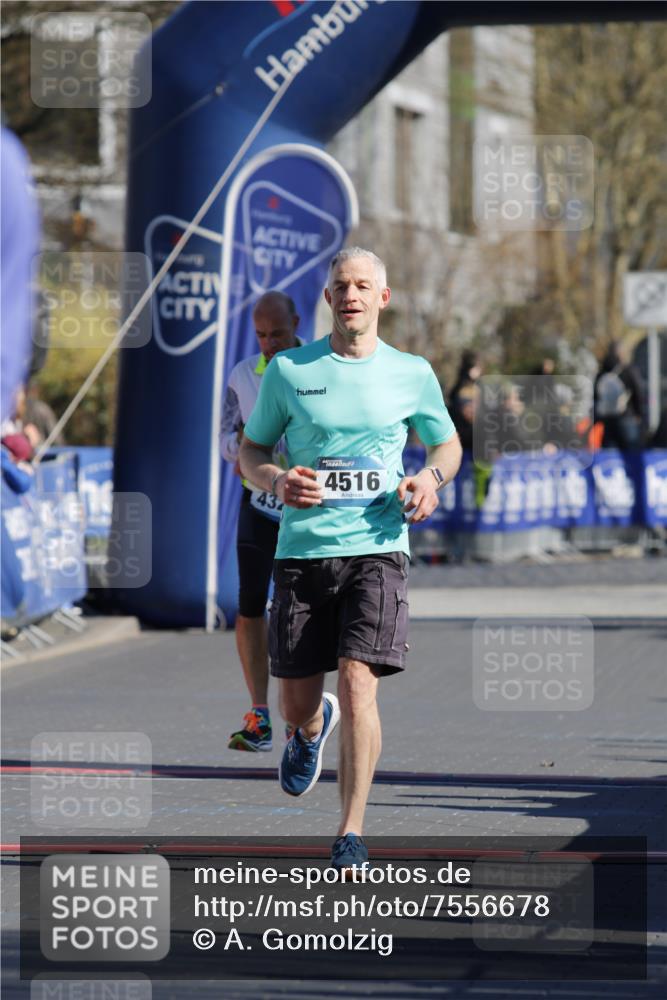06.04.2025 - 44. Internationalen Wilhelmsburger Insellauf A. Gomolzig http://msf.ph/oto/7556678 06.04.2025 10:26:50 Ziel 3099, 3870, 4327, 4404, 4516, 5076 meine-sportfotos.de