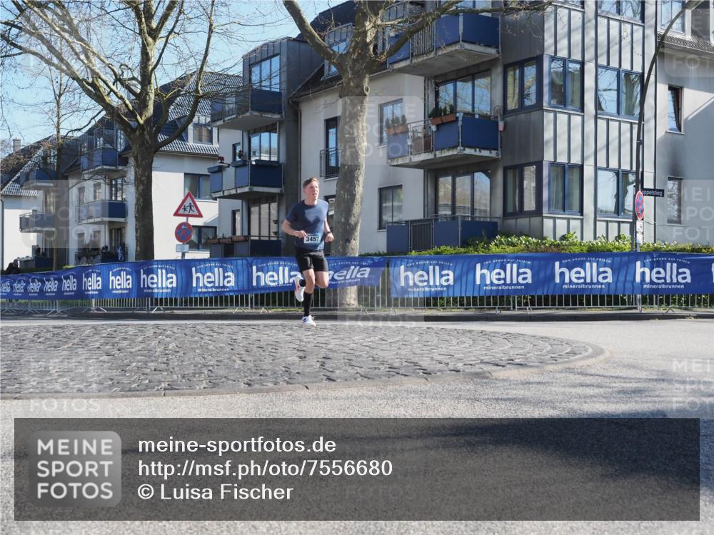 06.04.2025 - 44. Internationalen Wilhelmsburger Insellauf Luisa Fischer http://msf.ph/oto/7556680 06.04.2025 10:11:59 Ziel 3457 meine-sportfotos.de