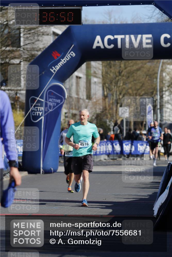 06.04.2025 - 44. Internationalen Wilhelmsburger Insellauf A. Gomolzig http://msf.ph/oto/7556681 06.04.2025 10:26:48 Ziel 3099, 3870, 4404, 4516, 5076 meine-sportfotos.de