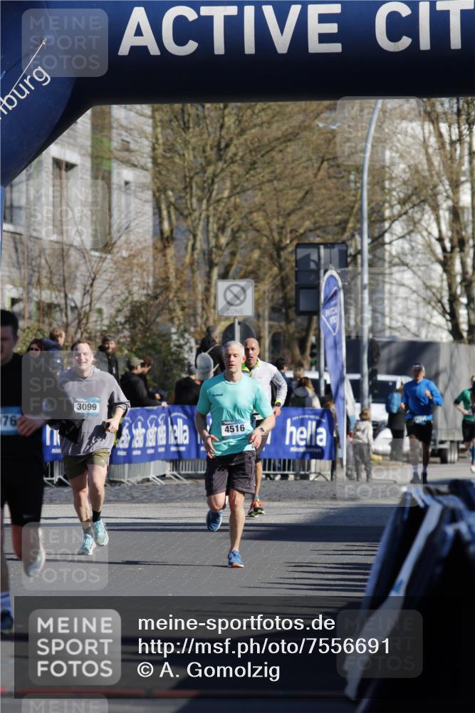 06.04.2025 - 44. Internationalen Wilhelmsburger Insellauf A. Gomolzig http://msf.ph/oto/7556691 06.04.2025 10:26:43 Ziel 3870, 4404, 5076 meine-sportfotos.de