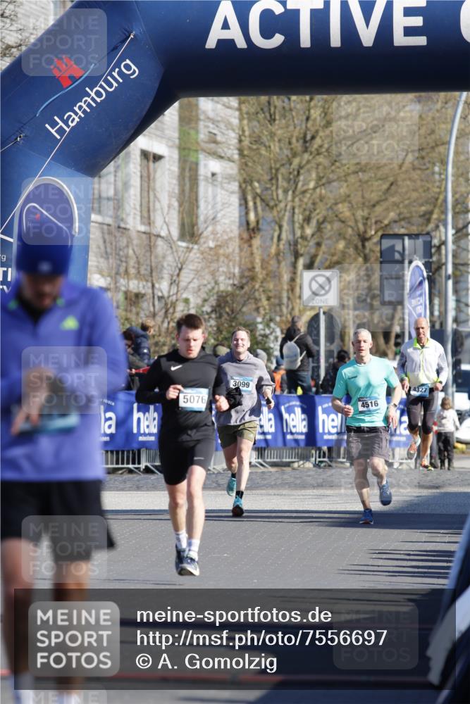 06.04.2025 - 44. Internationalen Wilhelmsburger Insellauf A. Gomolzig http://msf.ph/oto/7556697 06.04.2025 10:26:41 Ziel 3870, 4320, 4404 meine-sportfotos.de