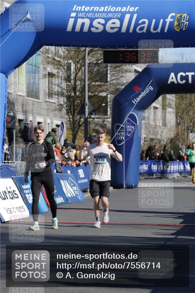06.04.2025 - 44. Internationalen Wilhelmsburger Insellauf A. Gomolzig http://msf.ph/oto/7556714 06.04.2025 10:26:30 Ziel 3448, 4320 meine-sportfotos.de