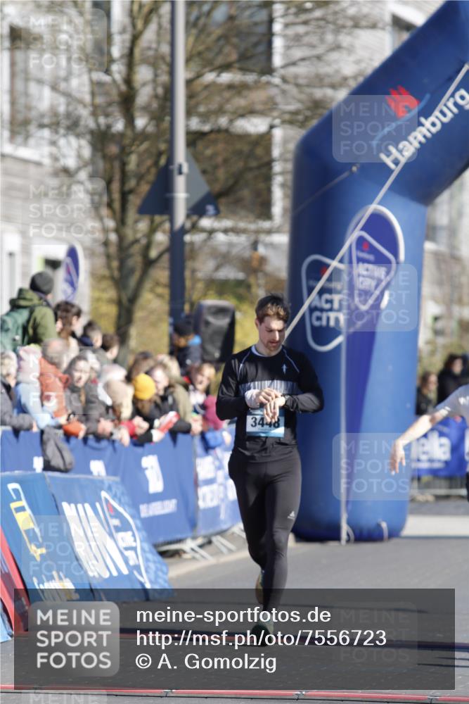 06.04.2025 - 44. Internationalen Wilhelmsburger Insellauf A. Gomolzig http://msf.ph/oto/7556723 06.04.2025 10:26:26 Ziel 3448, 5056 meine-sportfotos.de