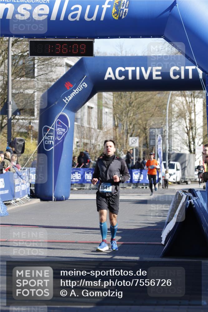 06.04.2025 - 44. Internationalen Wilhelmsburger Insellauf A. Gomolzig http://msf.ph/oto/7556726 06.04.2025 10:26:08 Ziel 3195, 3250, 3541 meine-sportfotos.de