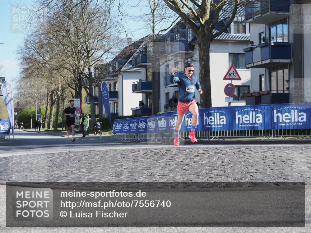 06.04.2025 - 44. Internationalen Wilhelmsburger Insellauf Luisa Fischer http://msf.ph/oto/7556740 06.04.2025 10:12:24 Ziel 4285 meine-sportfotos.de