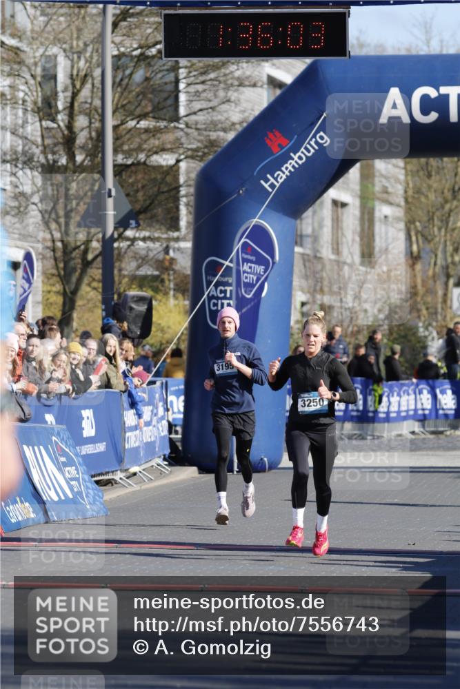 06.04.2025 - 44. Internationalen Wilhelmsburger Insellauf A. Gomolzig http://msf.ph/oto/7556743 06.04.2025 10:26:02 Ziel 3250, 3535 meine-sportfotos.de