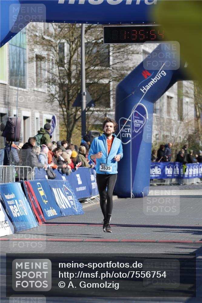 06.04.2025 - 44. Internationalen Wilhelmsburger Insellauf A. Gomolzig http://msf.ph/oto/7556754 06.04.2025 10:25:52 Ziel 3142, 3535, 3556, 5120, 5126 meine-sportfotos.de