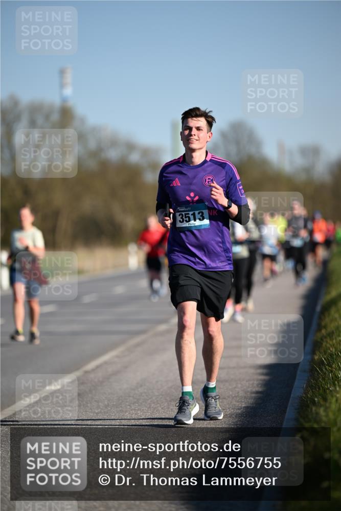 06.04.2025 - 44. Internationalen Wilhelmsburger Insellauf Dr. Thomas Lammeyer http://msf.ph/oto/7556755 06.04.2025 09:32:44 Laufen 3513 meine-sportfotos.de