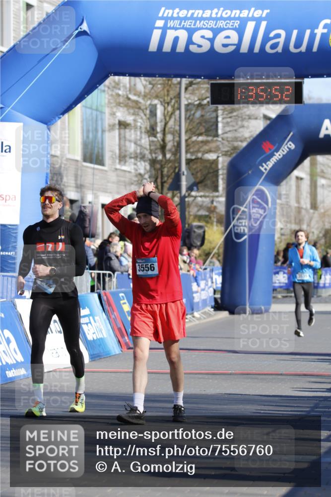 06.04.2025 - 44. Internationalen Wilhelmsburger Insellauf A. Gomolzig http://msf.ph/oto/7556760 06.04.2025 10:25:50 Ziel 3142, 3556, 5120, 5126 meine-sportfotos.de