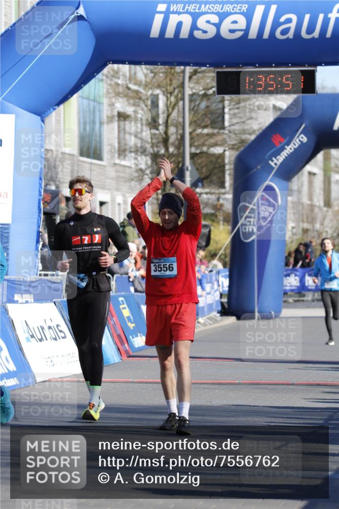 06.04.2025 - 44. Internationalen Wilhelmsburger Insellauf A. Gomolzig http://msf.ph/oto/7556762 06.04.2025 10:25:49 Ziel 3142, 3556, 5120, 5126 meine-sportfotos.de