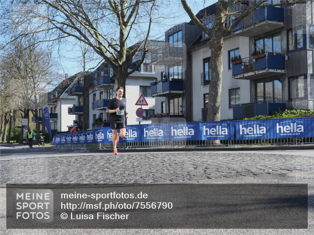 06.04.2025 - 44. Internationalen Wilhelmsburger Insellauf Luisa Fischer http://msf.ph/oto/7556790 06.04.2025 10:12:27 Ziel 4206 meine-sportfotos.de