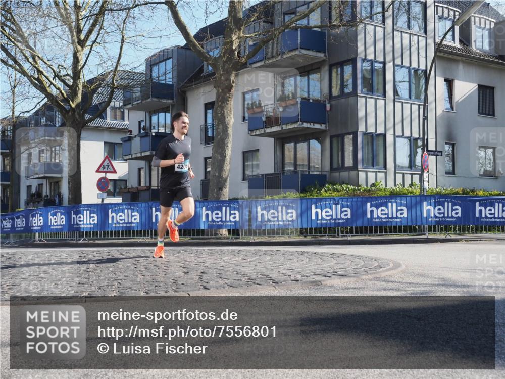 06.04.2025 - 44. Internationalen Wilhelmsburger Insellauf Luisa Fischer http://msf.ph/oto/7556801 06.04.2025 10:12:28 Ziel 4206 meine-sportfotos.de