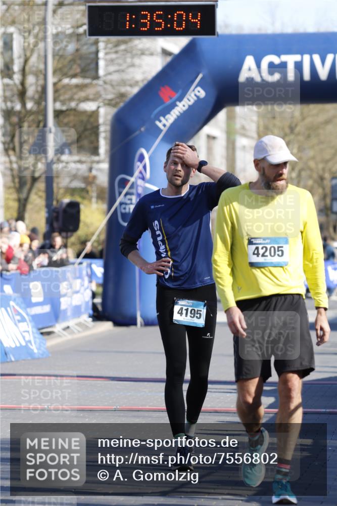 06.04.2025 - 44. Internationalen Wilhelmsburger Insellauf A. Gomolzig http://msf.ph/oto/7556802 06.04.2025 10:25:02 Ziel 3341, 4195, 4205, 4617 meine-sportfotos.de