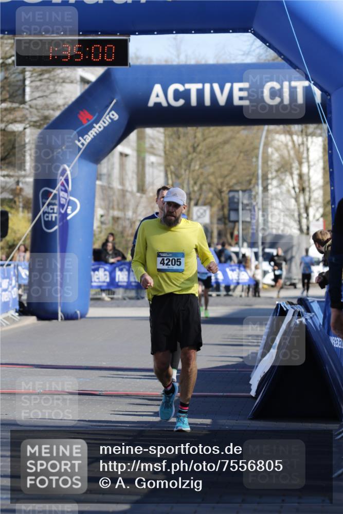 06.04.2025 - 44. Internationalen Wilhelmsburger Insellauf A. Gomolzig http://msf.ph/oto/7556805 06.04.2025 10:24:58 Ziel 3317, 3341, 4195, 4205, 4617 meine-sportfotos.de
