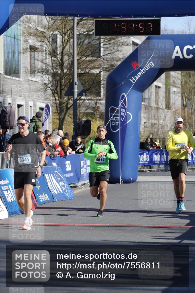 06.04.2025 - 44. Internationalen Wilhelmsburger Insellauf A. Gomolzig http://msf.ph/oto/7556811 06.04.2025 10:24:55 Ziel 3317, 3341, 4292, 4617 meine-sportfotos.de