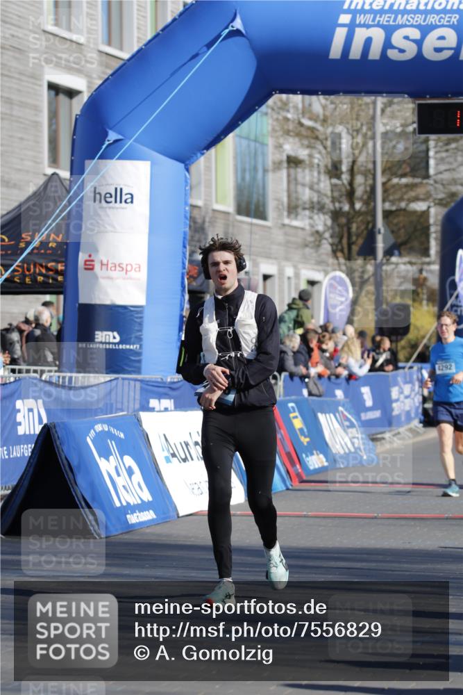 06.04.2025 - 44. Internationalen Wilhelmsburger Insellauf A. Gomolzig http://msf.ph/oto/7556829 06.04.2025 10:24:42 Ziel 3081, 4136 meine-sportfotos.de