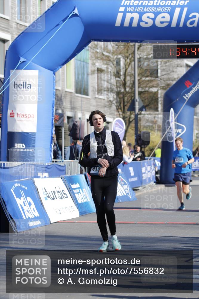 06.04.2025 - 44. Internationalen Wilhelmsburger Insellauf A. Gomolzig http://msf.ph/oto/7556832 06.04.2025 10:24:42 Ziel 3081, 4136 meine-sportfotos.de