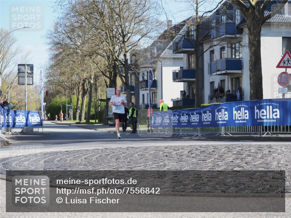 06.04.2025 - 44. Internationalen Wilhelmsburger Insellauf Luisa Fischer http://msf.ph/oto/7556842 06.04.2025 10:13:07 Ziel 4572 meine-sportfotos.de
