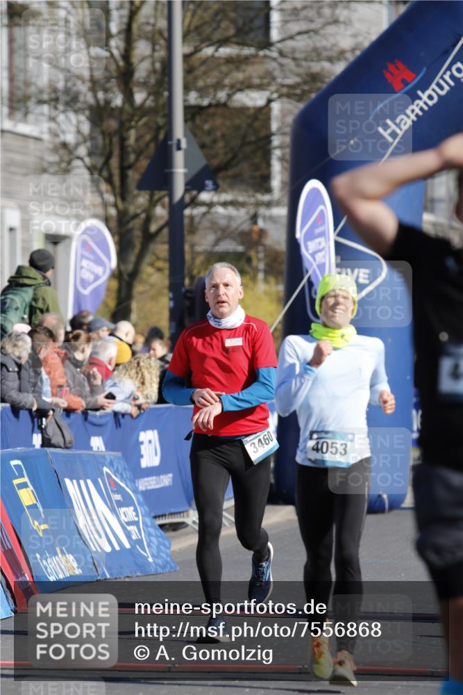 06.04.2025 - 44. Internationalen Wilhelmsburger Insellauf A. Gomolzig http://msf.ph/oto/7556868 06.04.2025 10:24:21 Ziel 3460, 4053, 4424 meine-sportfotos.de
