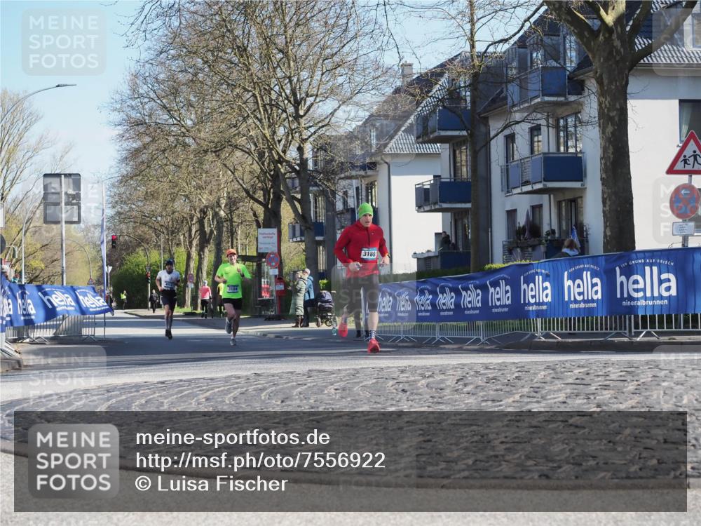 06.04.2025 - 44. Internationalen Wilhelmsburger Insellauf Luisa Fischer http://msf.ph/oto/7556922 06.04.2025 10:13:43 Ziel 3184, 327, 3189 meine-sportfotos.de