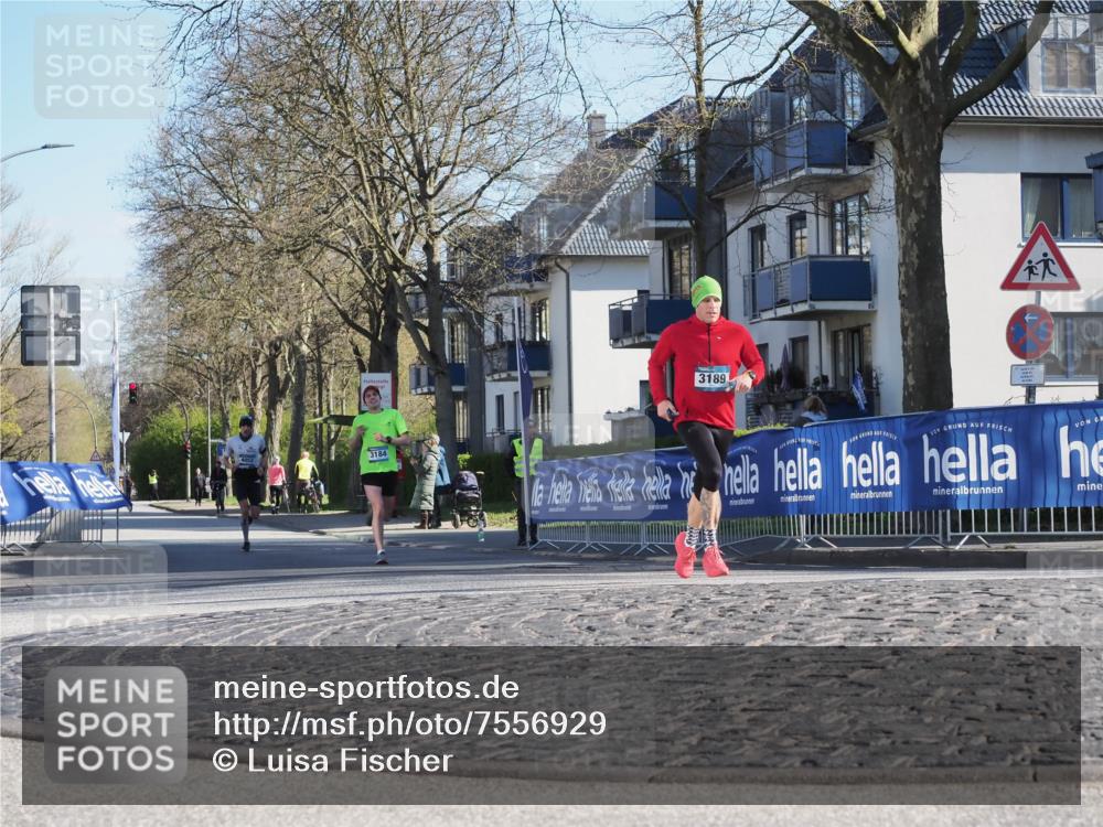 06.04.2025 - 44. Internationalen Wilhelmsburger Insellauf Luisa Fischer http://msf.ph/oto/7556929 06.04.2025 10:13:44 Ziel 4052, 3184, 3189 meine-sportfotos.de
