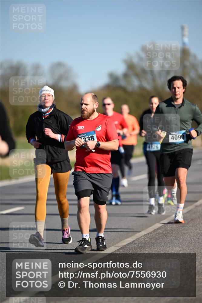06.04.2025 - 44. Internationalen Wilhelmsburger Insellauf Dr. Thomas Lammeyer http://msf.ph/oto/7556930 06.04.2025 09:32:55 Laufen 338, 4126, 4090 meine-sportfotos.de