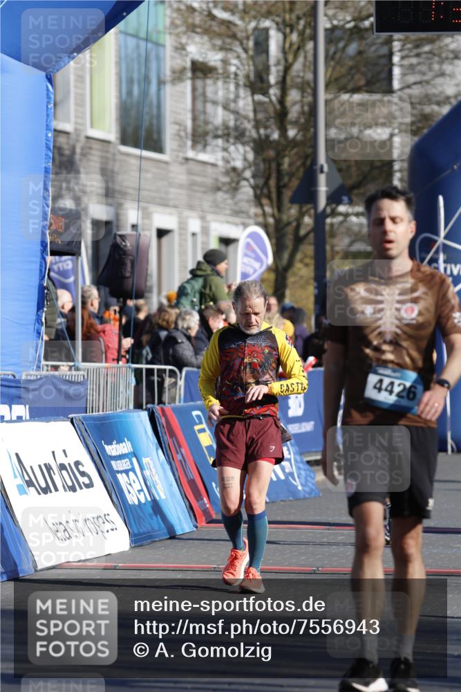 06.04.2025 - 44. Internationalen Wilhelmsburger Insellauf A. Gomolzig http://msf.ph/oto/7556943 06.04.2025 10:23:21 Ziel 3379, 3536, 4426, 4496 meine-sportfotos.de