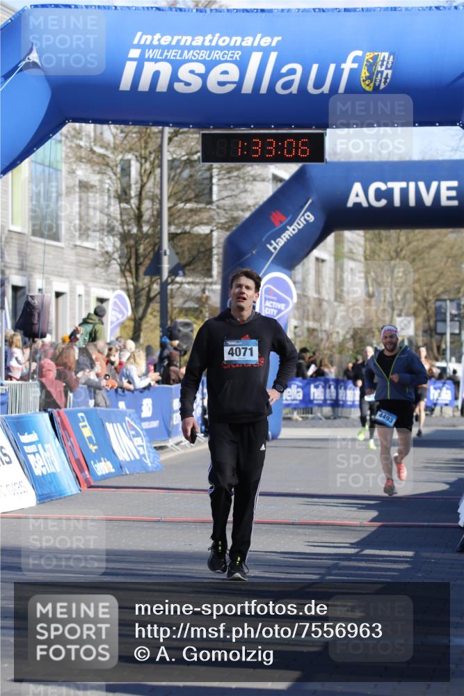 06.04.2025 - 44. Internationalen Wilhelmsburger Insellauf A. Gomolzig http://msf.ph/oto/7556963 06.04.2025 10:23:04 Ziel 4071, 4493 meine-sportfotos.de