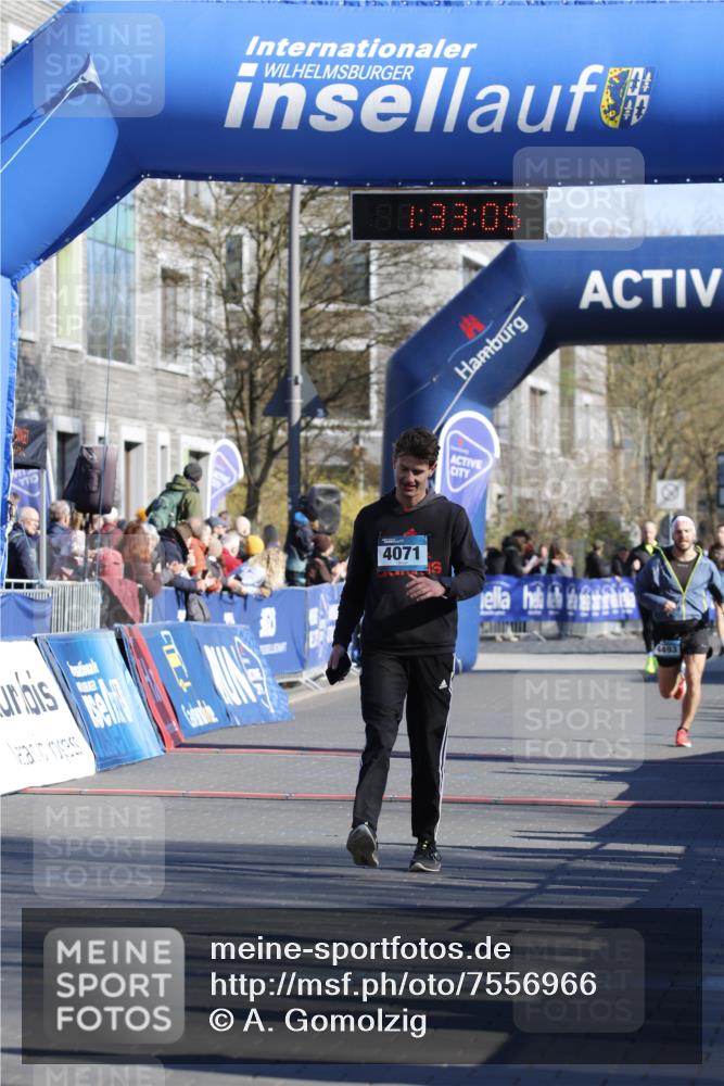 06.04.2025 - 44. Internationalen Wilhelmsburger Insellauf A. Gomolzig http://msf.ph/oto/7556966 06.04.2025 10:23:03 Ziel 4071, 4081 meine-sportfotos.de