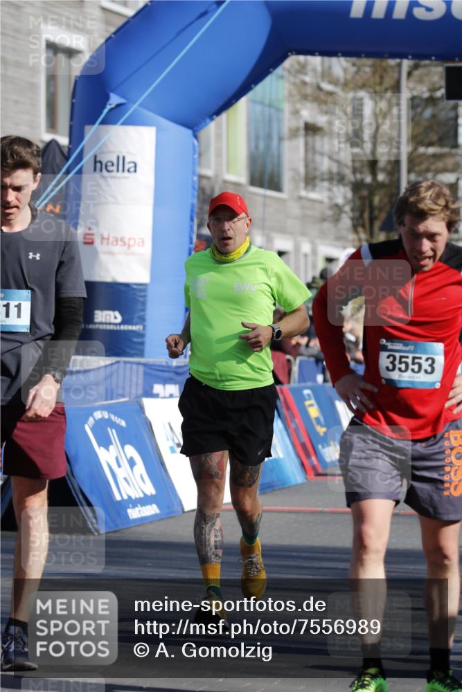 06.04.2025 - 44. Internationalen Wilhelmsburger Insellauf A. Gomolzig http://msf.ph/oto/7556989 06.04.2025 10:22:42 Ziel 3570, 4311 meine-sportfotos.de