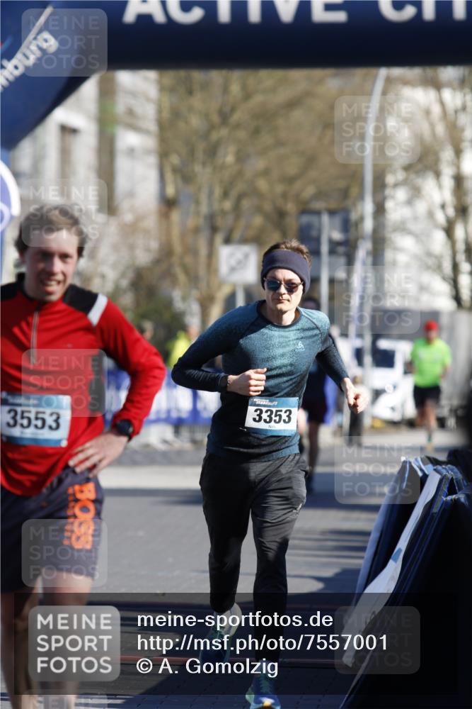 06.04.2025 - 44. Internationalen Wilhelmsburger Insellauf A. Gomolzig http://msf.ph/oto/7557001 06.04.2025 10:22:25 Ziel 3353, 3461, 3553, 4548, 4590 meine-sportfotos.de