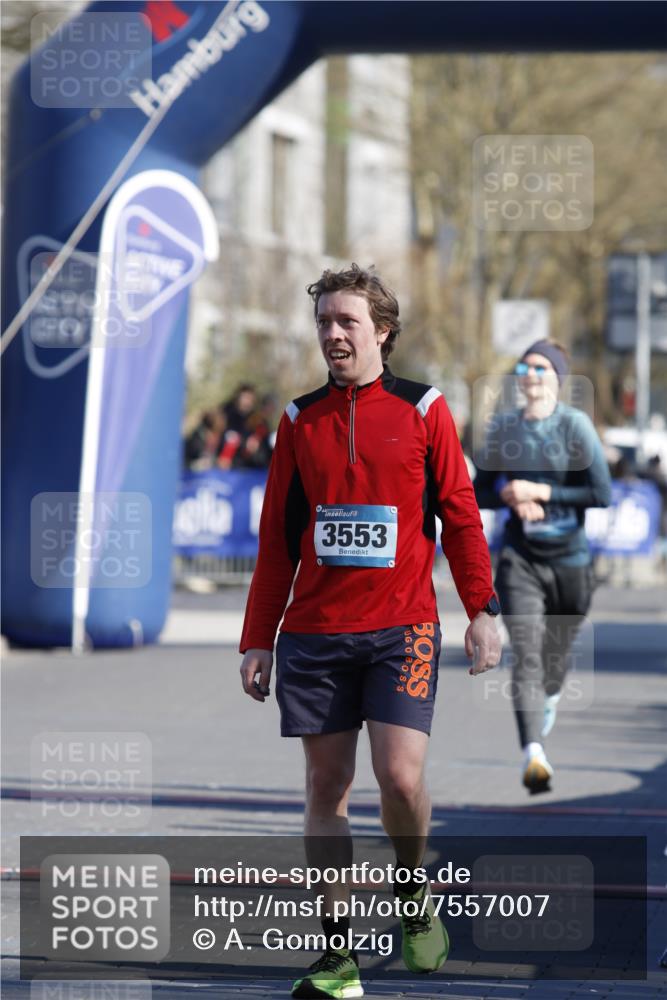 06.04.2025 - 44. Internationalen Wilhelmsburger Insellauf A. Gomolzig http://msf.ph/oto/7557007 06.04.2025 10:22:23 Ziel 3353, 3461, 3553, 4548, 4590 meine-sportfotos.de
