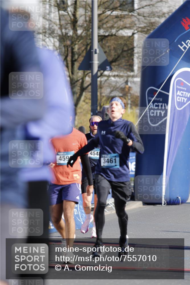 06.04.2025 - 44. Internationalen Wilhelmsburger Insellauf A. Gomolzig http://msf.ph/oto/7557010 06.04.2025 10:22:17 Ziel 3461, 4590 meine-sportfotos.de