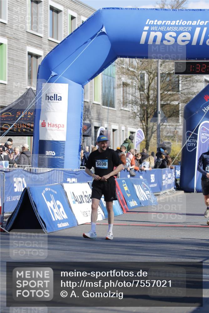 06.04.2025 - 44. Internationalen Wilhelmsburger Insellauf A. Gomolzig http://msf.ph/oto/7557021 06.04.2025 10:22:01 Ziel 3597, 4541, 5030 meine-sportfotos.de