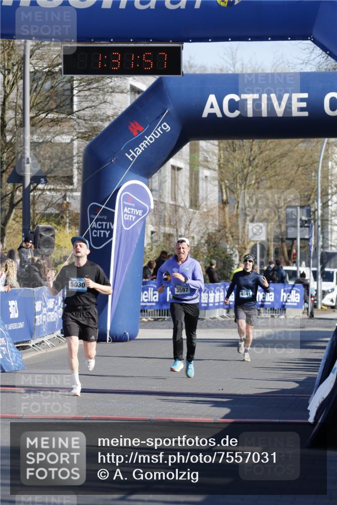 06.04.2025 - 44. Internationalen Wilhelmsburger Insellauf A. Gomolzig http://msf.ph/oto/7557031 06.04.2025 10:21:56 Ziel 4604, 5030 meine-sportfotos.de