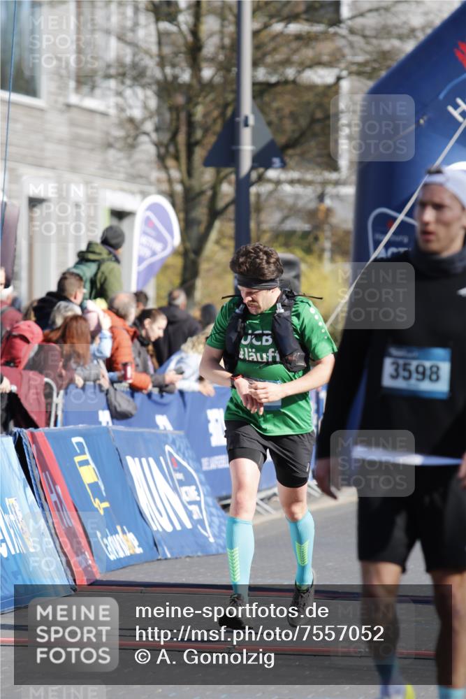 06.04.2025 - 44. Internationalen Wilhelmsburger Insellauf A. Gomolzig http://msf.ph/oto/7557052 06.04.2025 10:21:46 Ziel 3469, 4604 meine-sportfotos.de