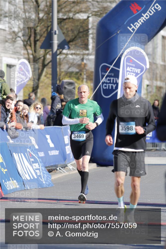 06.04.2025 - 44. Internationalen Wilhelmsburger Insellauf A. Gomolzig http://msf.ph/oto/7557059 06.04.2025 10:21:33 Ziel 3161, 3469, 3572, 3598 meine-sportfotos.de