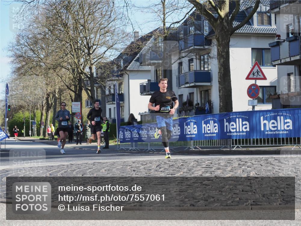 06.04.2025 - 44. Internationalen Wilhelmsburger Insellauf Luisa Fischer http://msf.ph/oto/7557061 06.04.2025 10:14:45 Ziel 3566, 3524, 2599 meine-sportfotos.de