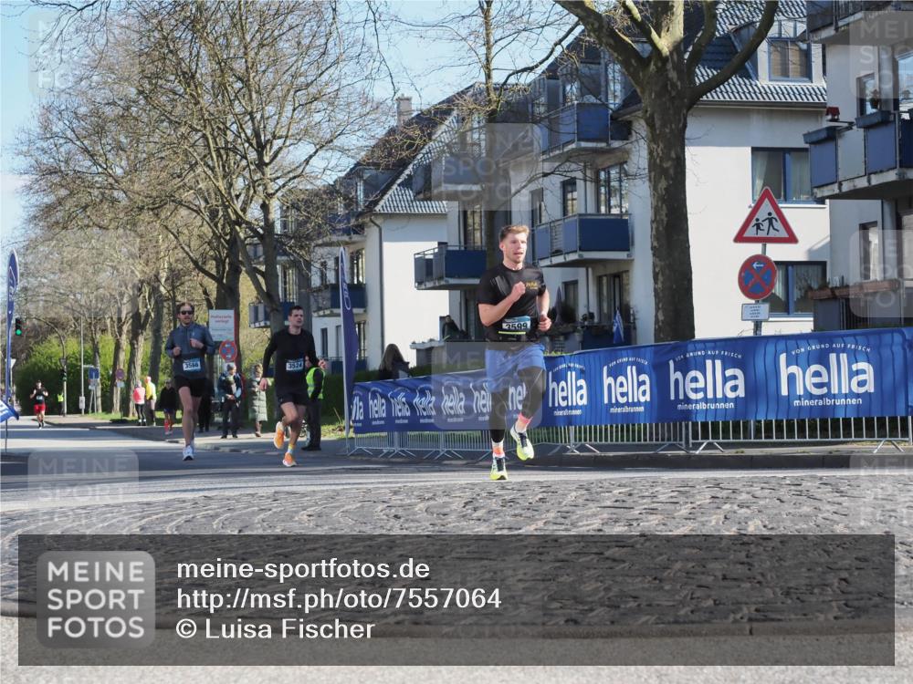 06.04.2025 - 44. Internationalen Wilhelmsburger Insellauf Luisa Fischer http://msf.ph/oto/7557064 06.04.2025 10:14:45 Ziel 3566, 3524, 3599 meine-sportfotos.de