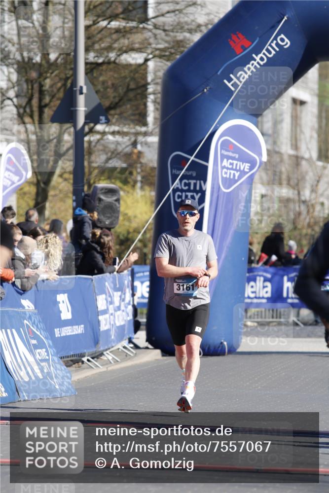 06.04.2025 - 44. Internationalen Wilhelmsburger Insellauf A. Gomolzig http://msf.ph/oto/7557067 06.04.2025 10:21:22 Ziel 4321 meine-sportfotos.de