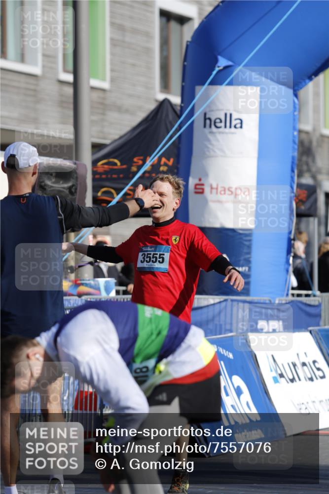 06.04.2025 - 44. Internationalen Wilhelmsburger Insellauf A. Gomolzig http://msf.ph/oto/7557076 06.04.2025 10:21:11 Ziel 3555 meine-sportfotos.de